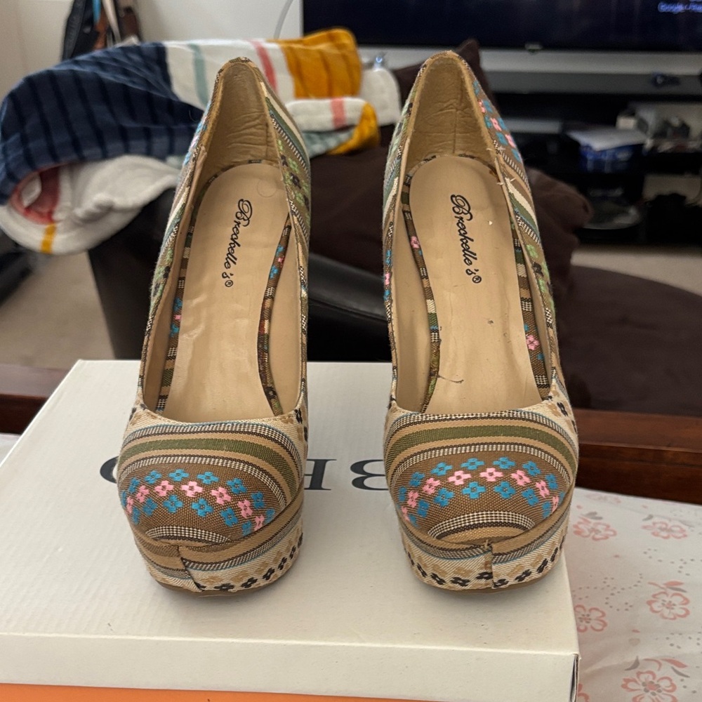 Breckelles Tan and Blue Patterned Platform Heels